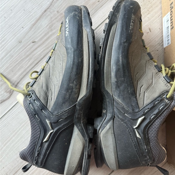 Men's size 9 Salewa Mountain Trainer Hiking Shoes - Picture 2 of 4
